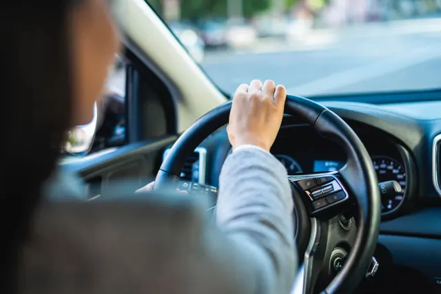Motorista em treinamento de direção defensiva
