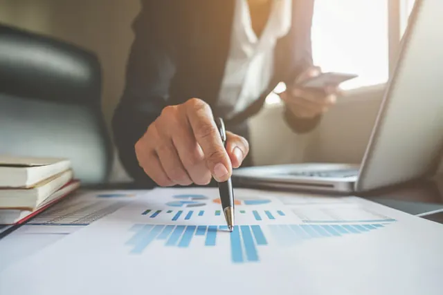 Colaborador emitindo documento fiscal (CTE)